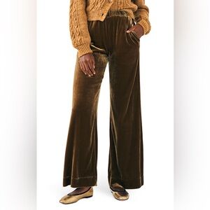 FAHERTY Genevieve Wide Leg Stretch Velvet Pants in Olive Green Size S